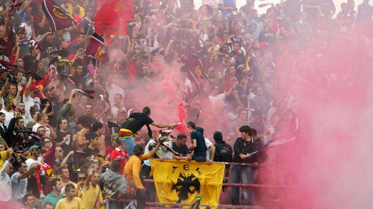 Con la maglia amaranto