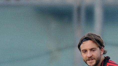 Si alza la maglietta per salutare il Moro, ammonito Paulinho