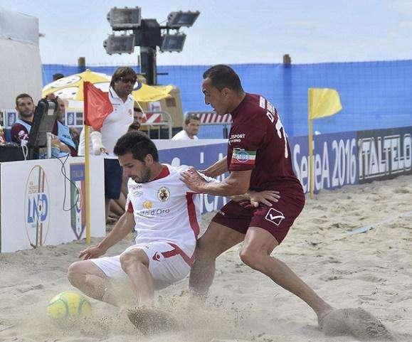 Beach soccer. Il Livorno supera la Vastese ai rigori, 6 a 4
