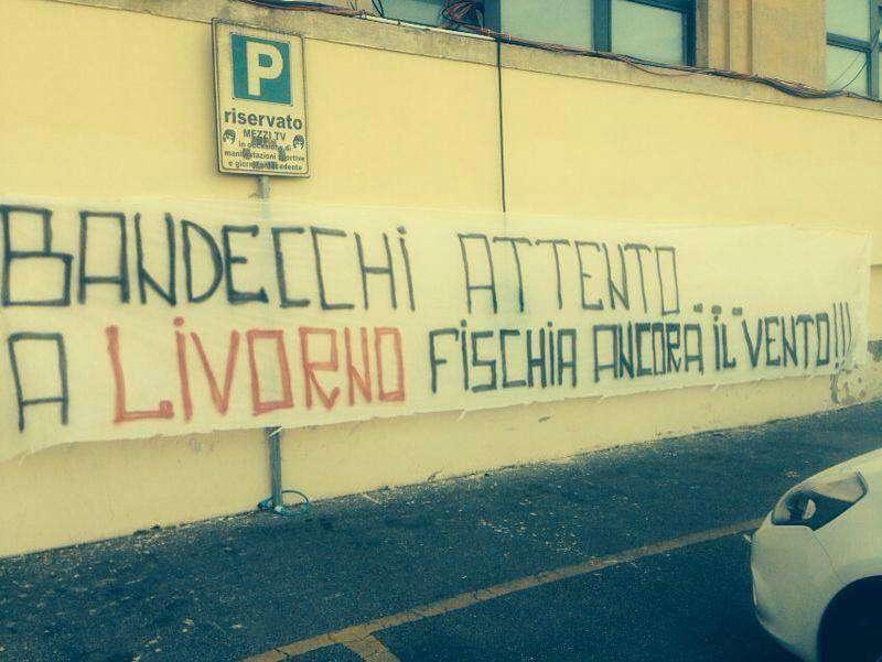 Striscione allo stadio "avvisa" Bandecchi