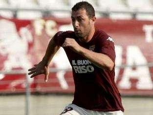 Arrivi e partenze in maglia amaranto al mercato di gennaio