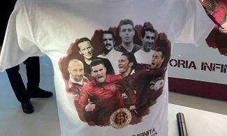 La maglia con i volti storici