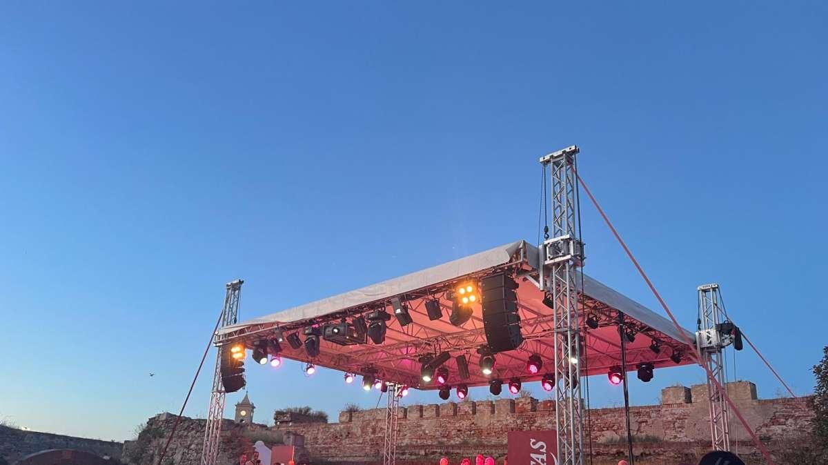 La Fortezza Vecchia si tinge di amaranto per la festa della Libertas