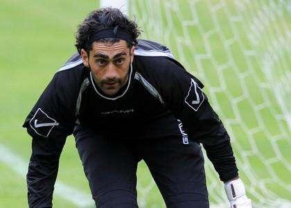 Livorno vicino al portiere Gori