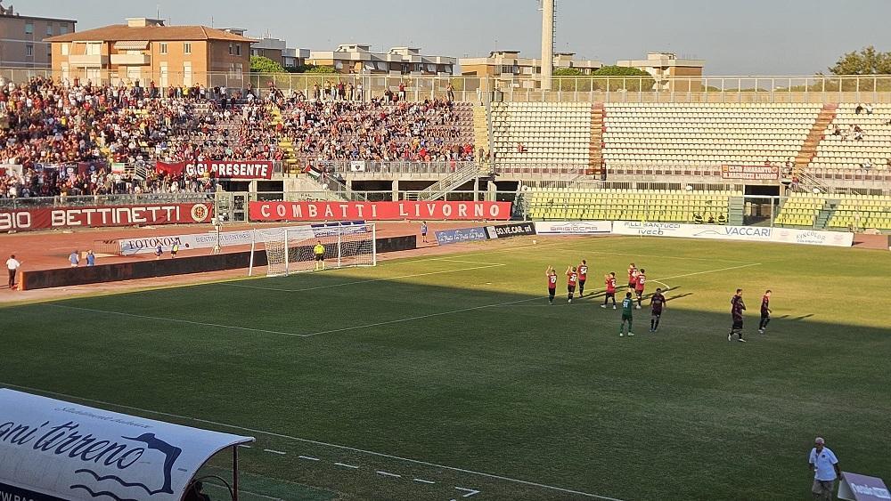 Il Livorno sotto la Nord