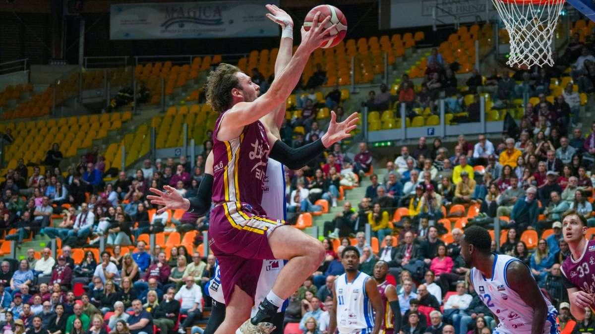 A2. Libertas corsara a Mestre con una grande sesta vittoria esterna, 82 a 90