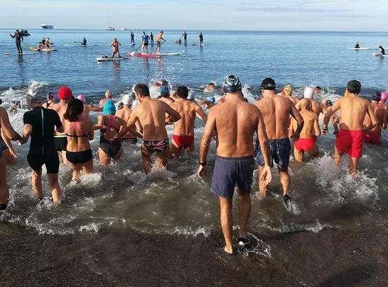 Nuoto. In duecento in mare a Livorno per Capodanno
