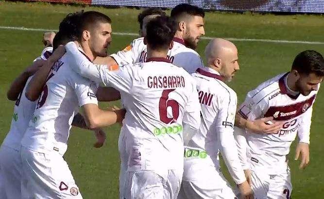 Un punto importante per il Livorno a Crotone, 1 a 1