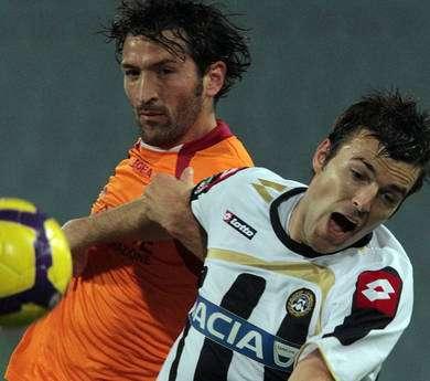 All'Udinese basta un tempo per far fuori il Livorno, 2 a 0