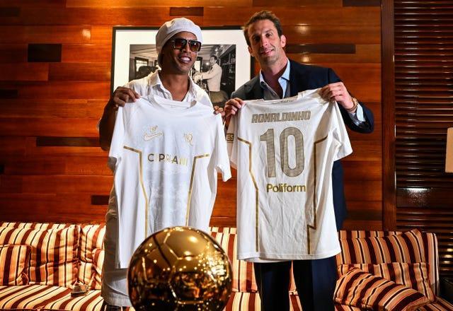 Ronaldinho firma con il Ravenna, tornerà al Picchi da avversario