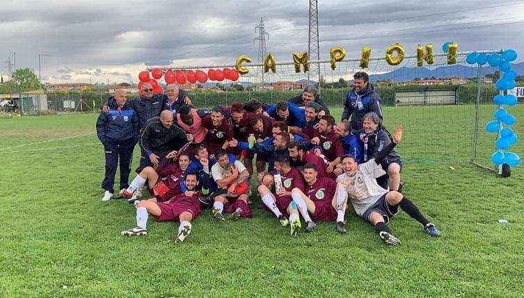 Seconda categoria. Il Portuale Guasticce festeggia la promozione in Prima