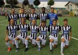 Pianese in maglia bianco nera