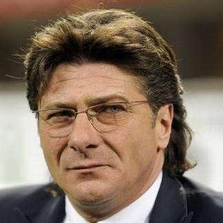 Napoli a Livorno con l'attacco di riserva ma a tre punte