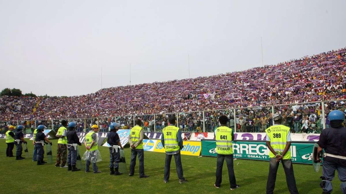 Steward allo stadio di Firenze