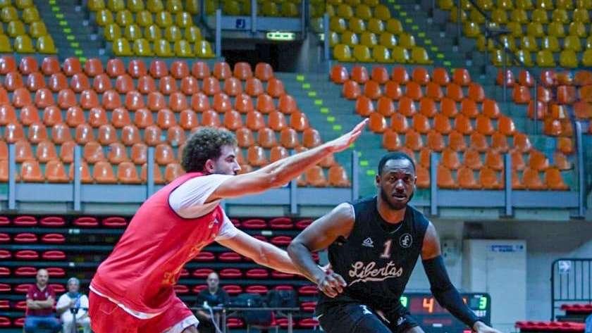 Avery Woodson in azione