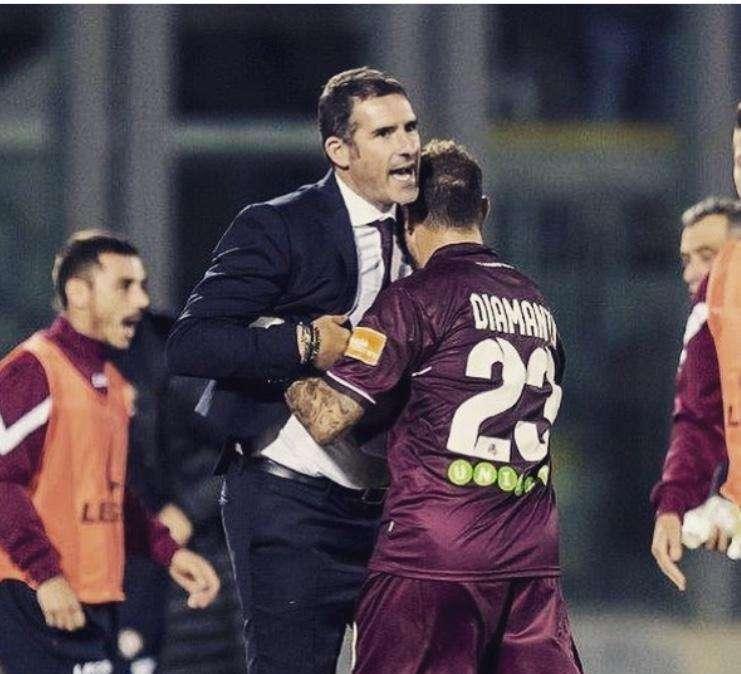 Diamanti su Instagram: “Lucarelli un condottiero, io resto per la bandiera"