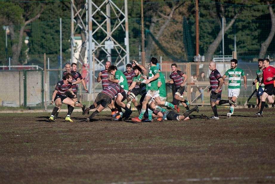 Un momento del derby di andata