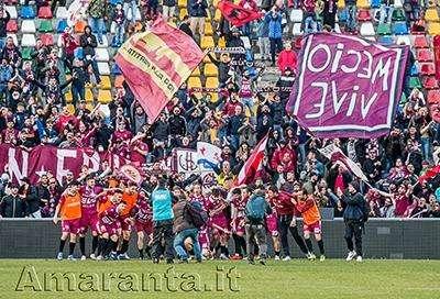 I tifosi amaranto a Lucca
