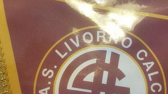  Contro la Carrarese amaranto con il lutto al braccio per Romano Selmi