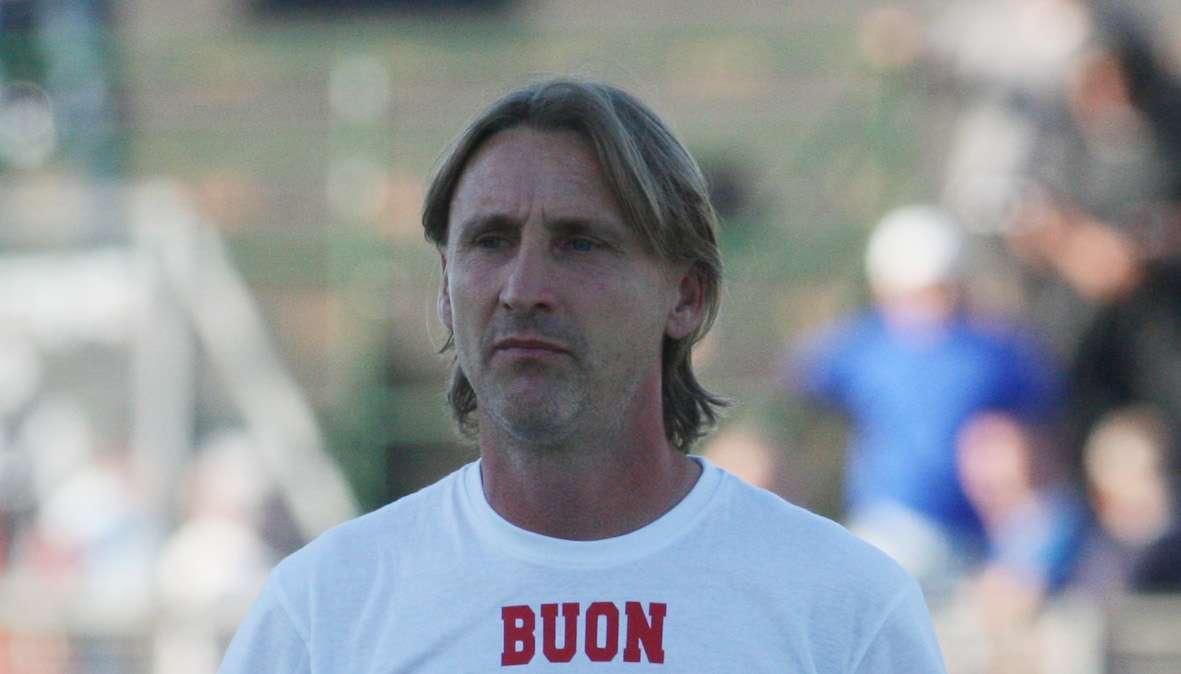 L'ex mister amaranto Nicola premia le squadre del torneo 