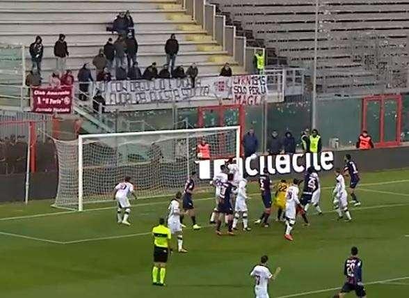 Trenta innamorati della maglia al seguito del Livorno a Crotone