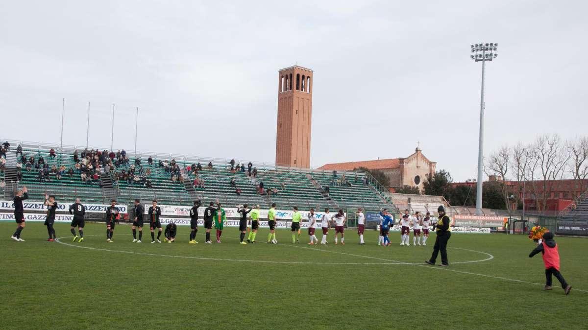 Serie D. Arezzo è uno dei campi più ostici per il Livorno, gli ex in campo
