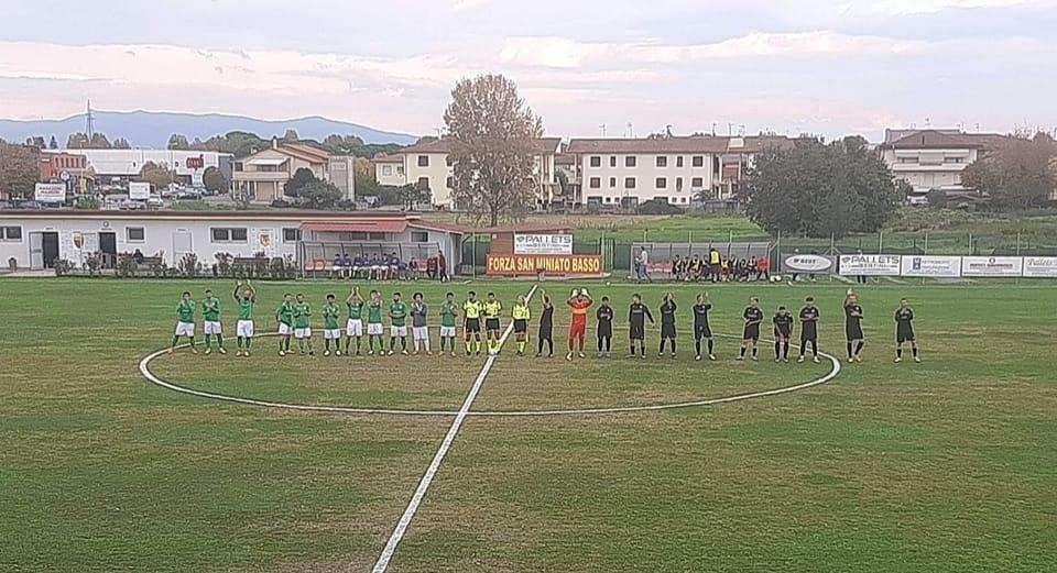 Le squadre al centro del campo