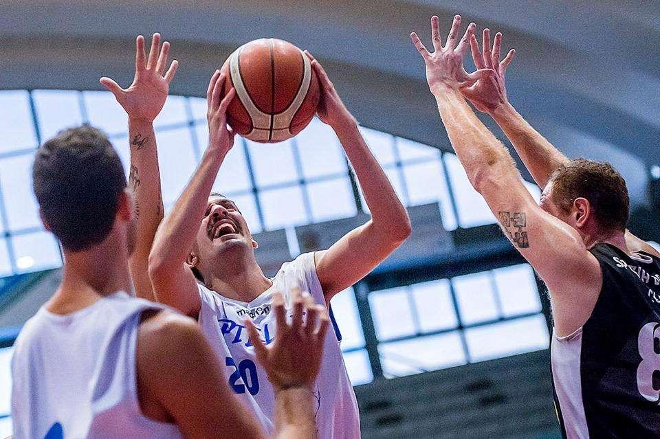 C. Gold. Pielle, semaforo rosso, Montale vince 83 a 76