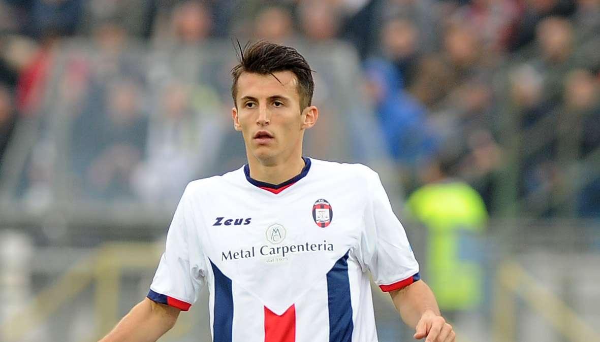 Il punto sulla B. Il Crotone sgambetta il Cagliari e vola al comando