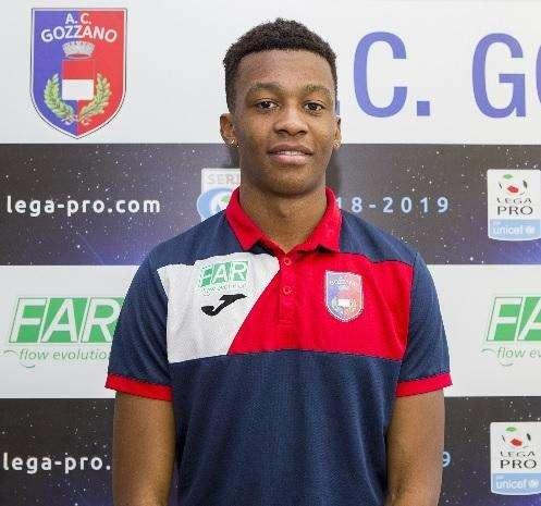 Mercato amaranto, l'esterno sinistro Evans vicino alla firma