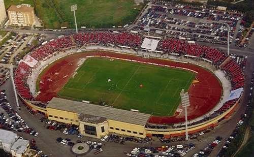Livorno-Verona, nessun scontro tra tifosi ma un agente ferito