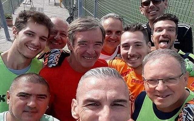 Cimini al centro con gli amici
