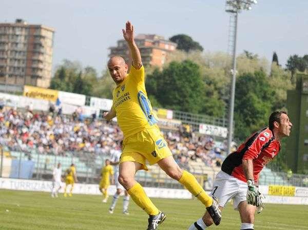 Amaranto vicini al centrocampista Cariello del Frosinone