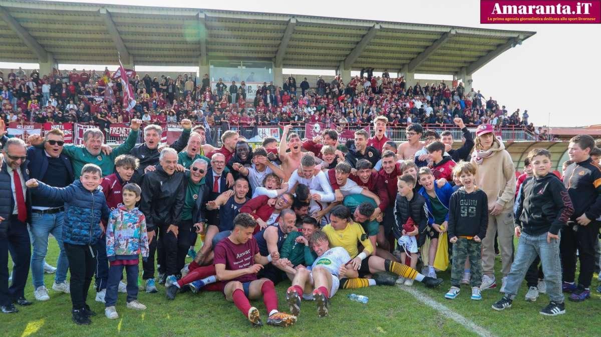 Livorno, le immagini della festa sul campo del Terranuova