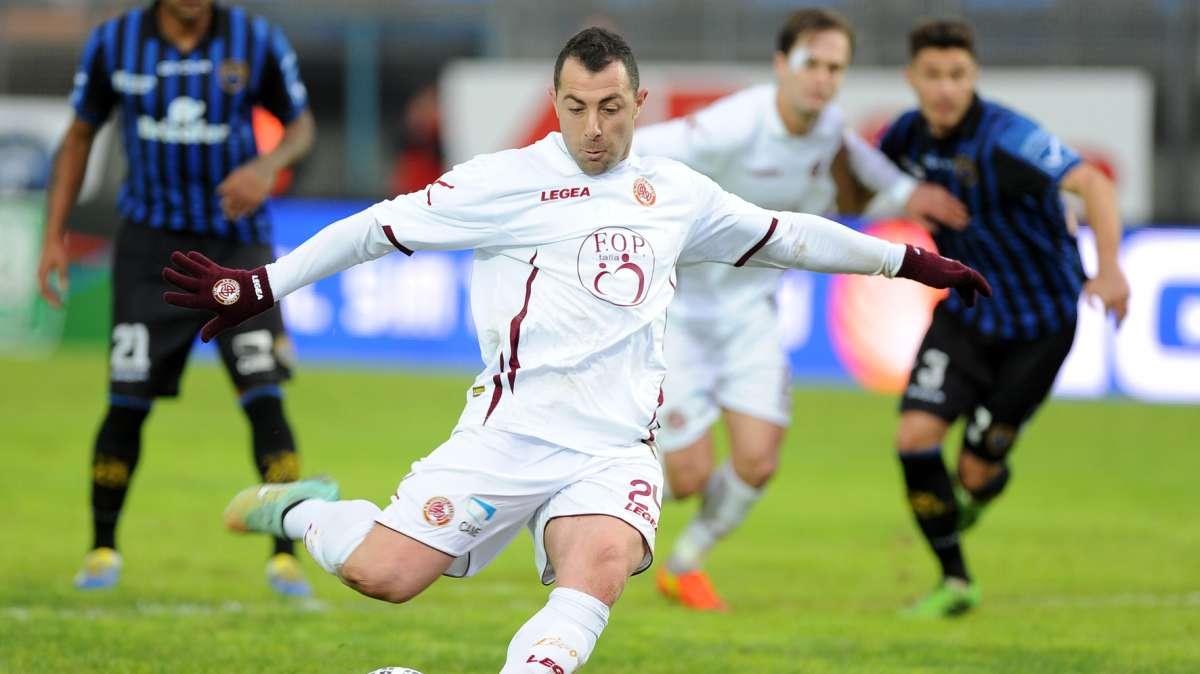 Daniele Vantaggiato festeggia le 100 presenze con la maglia del Livorno 