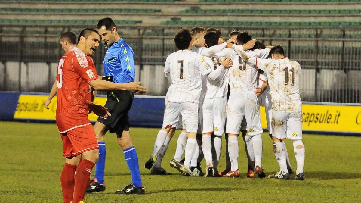 Lega Pro, il punto. Cade l'Arezzo, fermata la Cremonese