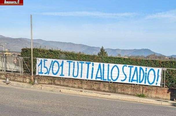 Lo striscione di San Giovanni