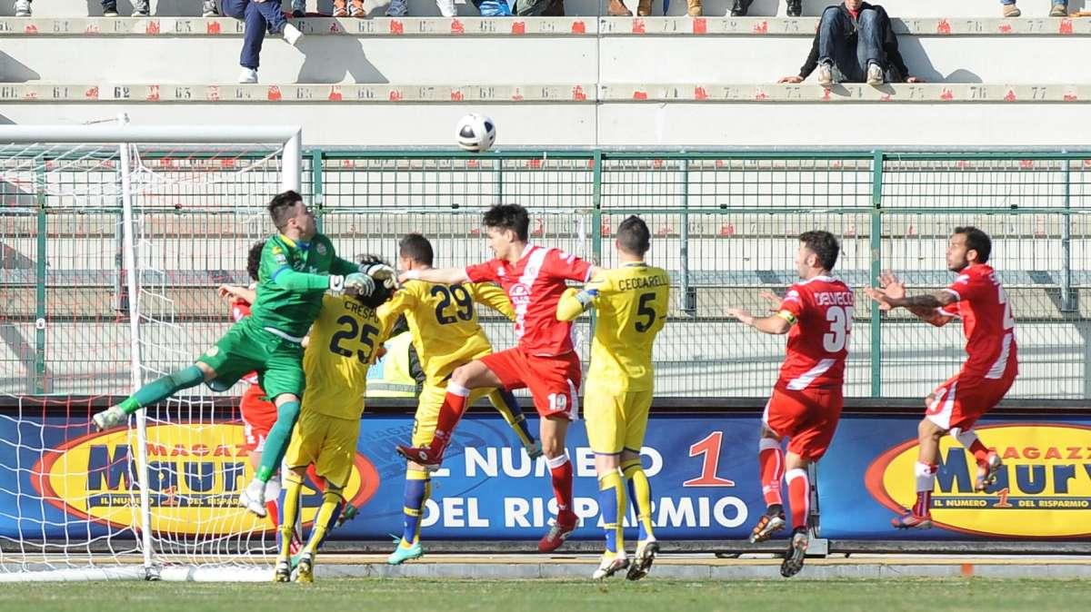 Il punto sulla B. Il Verona affianca il Livorno