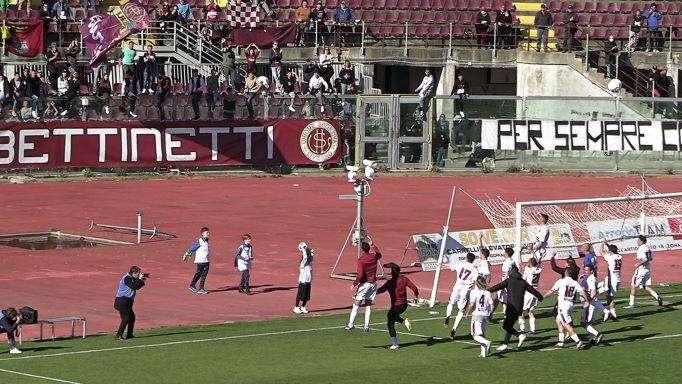 Il Livorno sotto la Nord