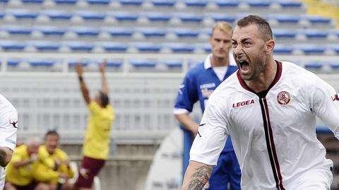 Livorno, sei ancora vivo! Latina sconfitto di rigore