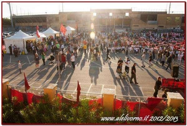 Curva in festa, quasi in tremila a spronare il Livorno
