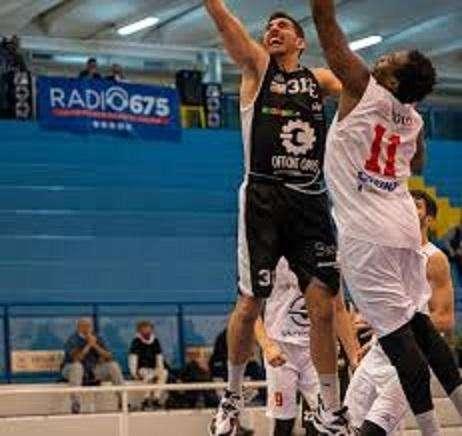 Serie B. Cecina fa suo il derby con la Libertas 1947, 77 a 69