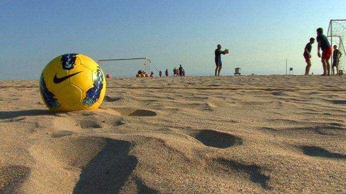 Beach soccer. Debutto amaro per il Livorno contro la Lazio, 4 a 2