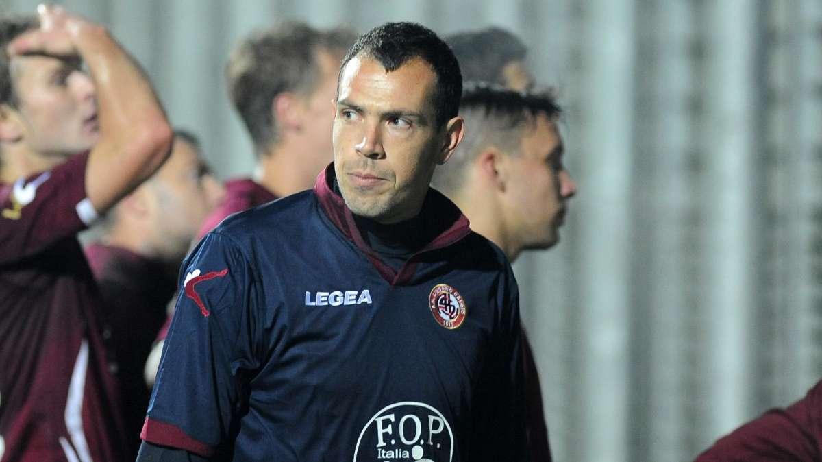Il portiere Luca Mazzoni festeggia le 100 gare in serie C