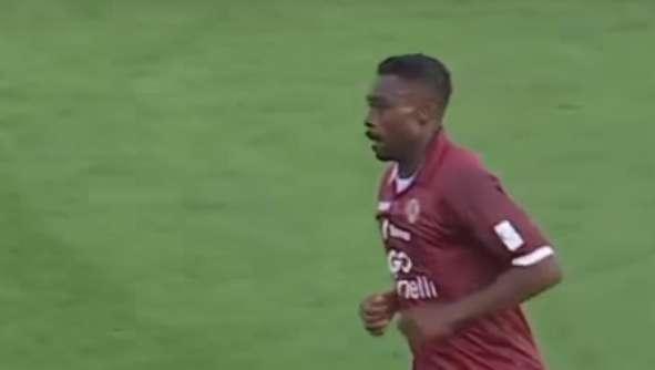 Un gol per tempo e il Livorno stende il Pisa, 2 a 0