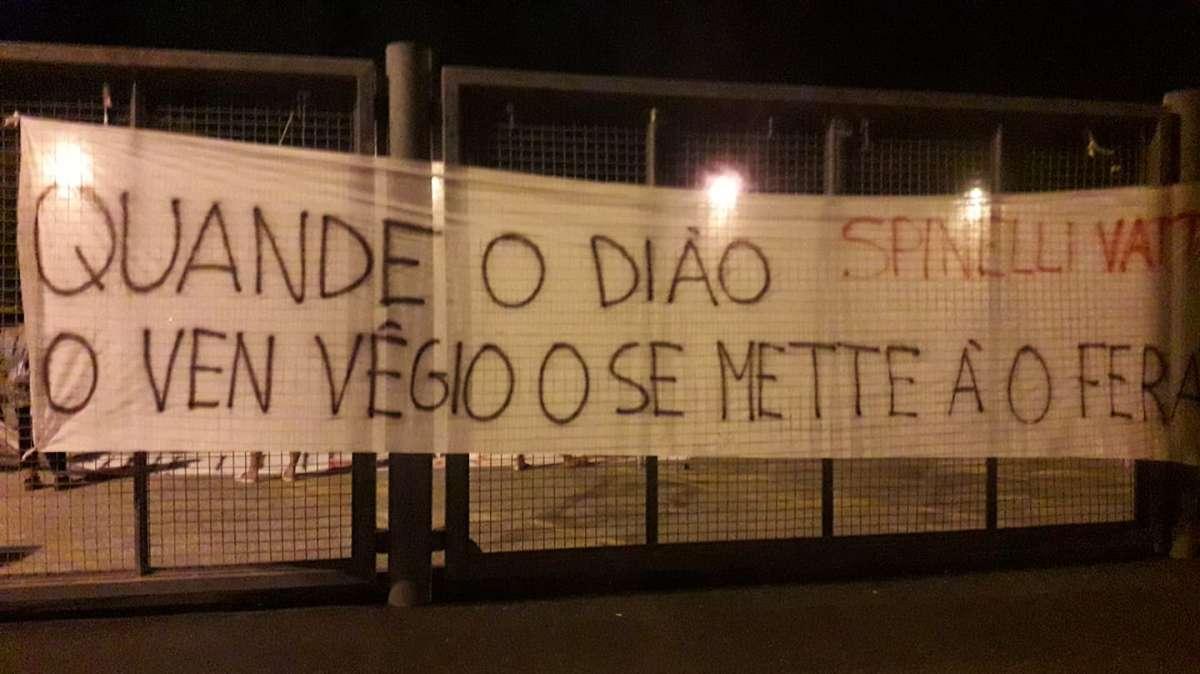 Amaranto, manifestazione contro la proprietà allo stadio