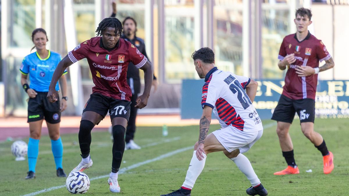Mawete, il giovane centrocampista del Livorno raggiunge le cento presenze