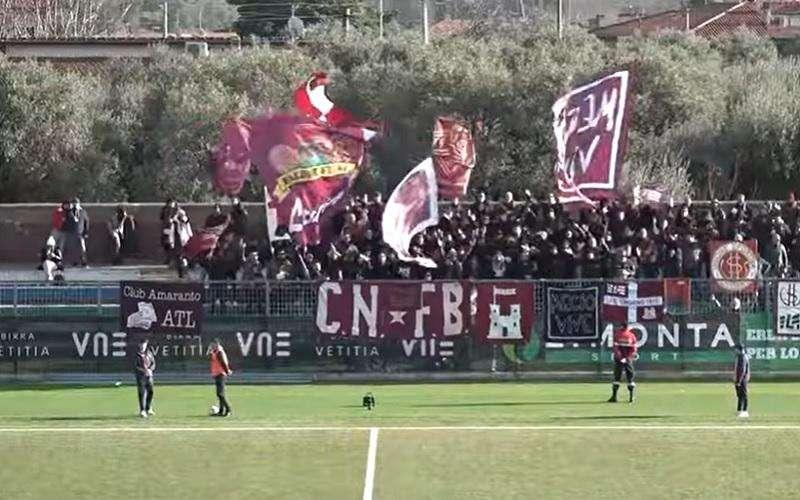 Tifosi del Livorno a Seravezza