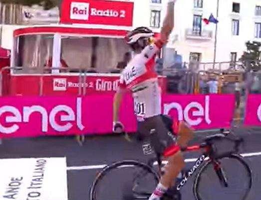 Ulissi si aggiudica la seconda tappa del Giro d'Italia
