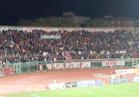 Uno striscione per il Moro in curva Nord